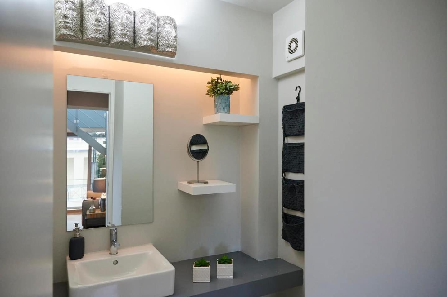 Ma Maison No5 Penthouse Loft, Private Heated Pool, Acropolis View, Ultra High Speed Internet 300 Mbps, Short Walk To Acropolis, Parking Upon Request, 1' From Metro Athens Luaran gambar